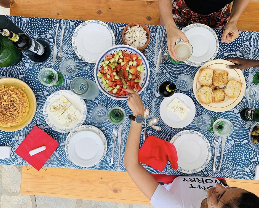 Dinner with friends - coliving